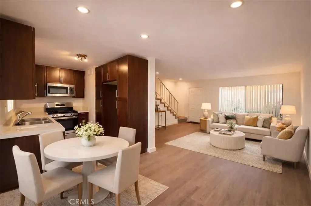 9831 Sepulveda 12, North Hills