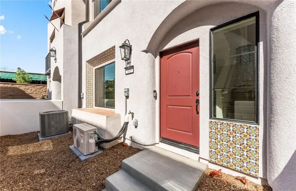 103 Sorrel Court, Burbank