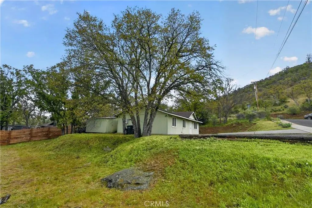 1120 Bluebird, Yreka