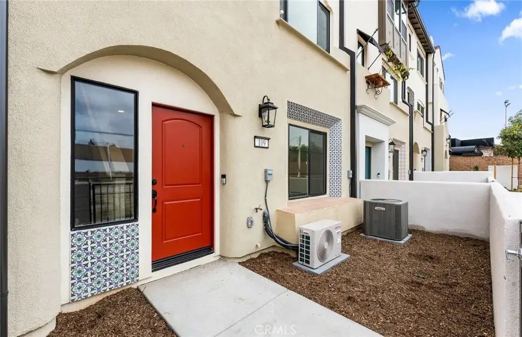 102 Sorrel Court, Burbank