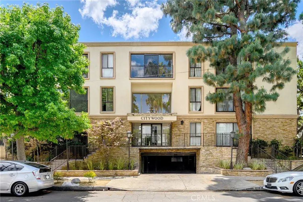 15344 Weddington Street 202, Van Nuys