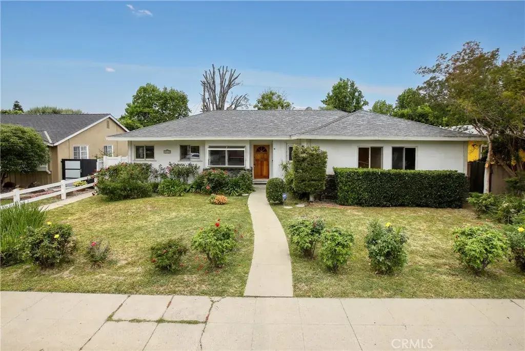 9213 Monogram Avenue, North Hills