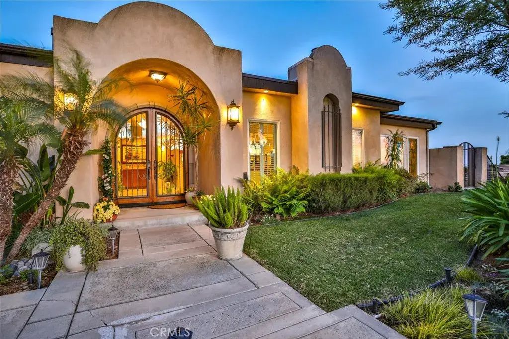 2708 N Mountain Avenue, Claremont