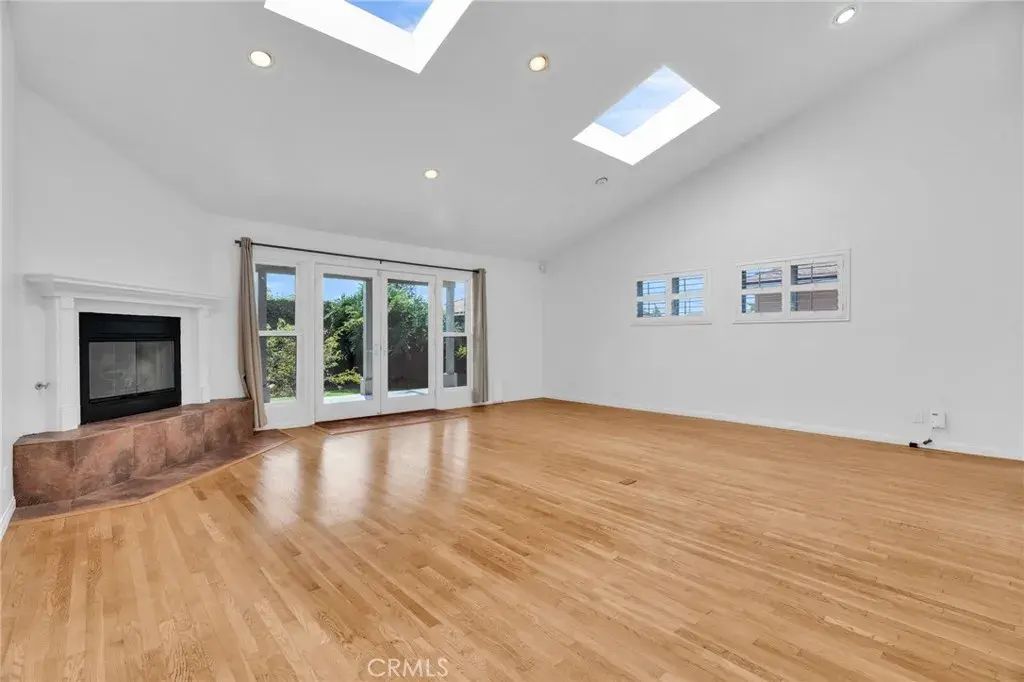 4114 Artesia, Torrance