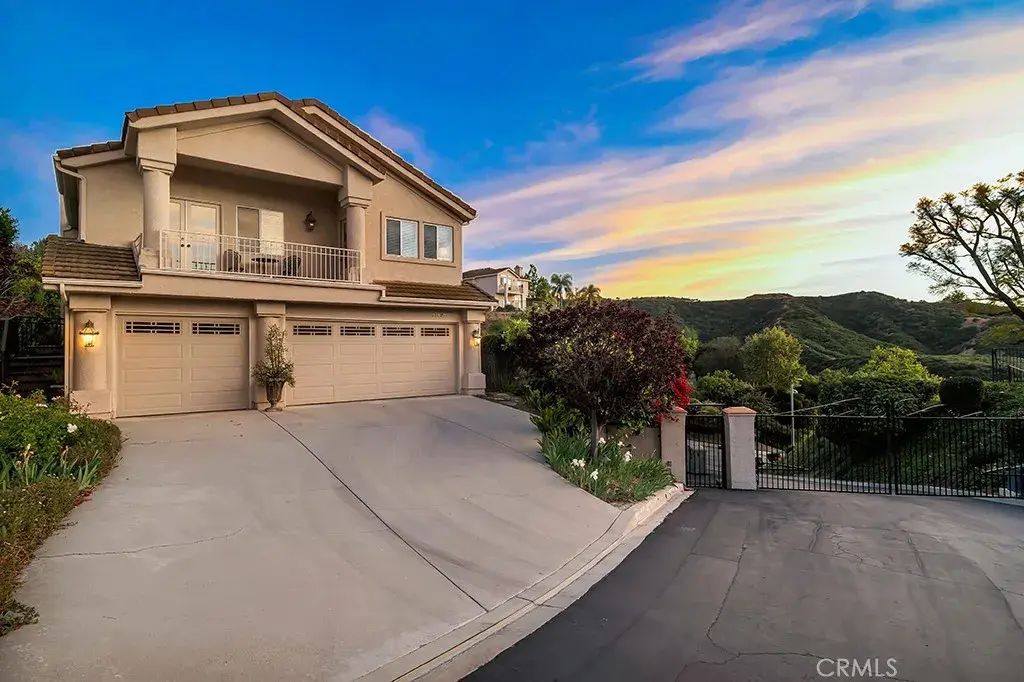 22420 Pinewood Court, Calabasas