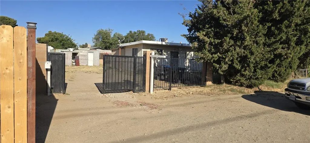 43310 Fairglen Road, Lancaster