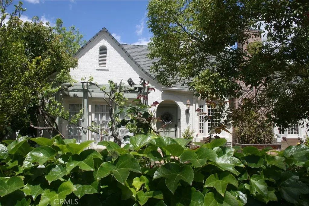 2421 N Heliotrope Drive, Santa Ana