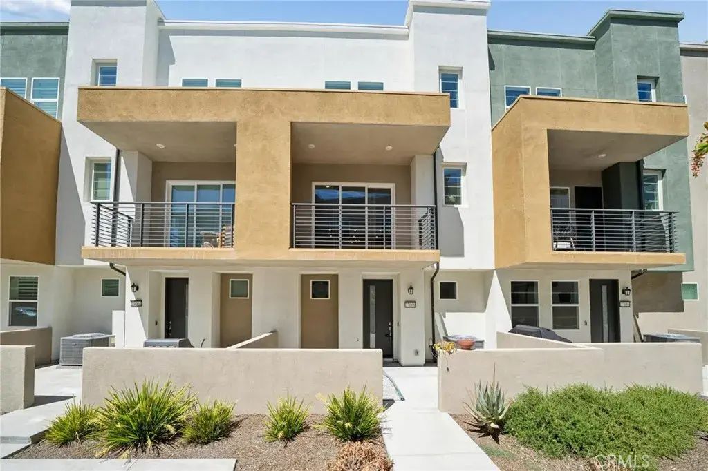 27060 Deer Way, Valencia