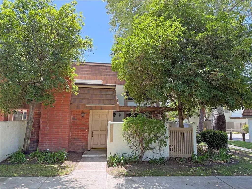 22214 James Alan Circle 1, Chatsworth