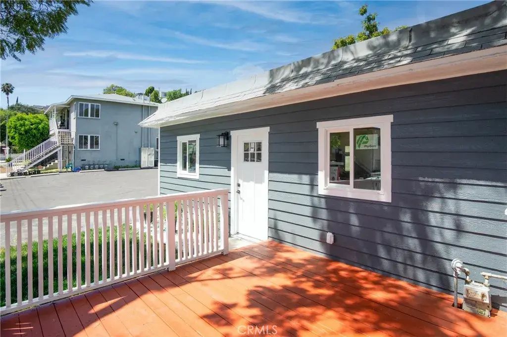5405-5411 Newtonia, Los Angeles