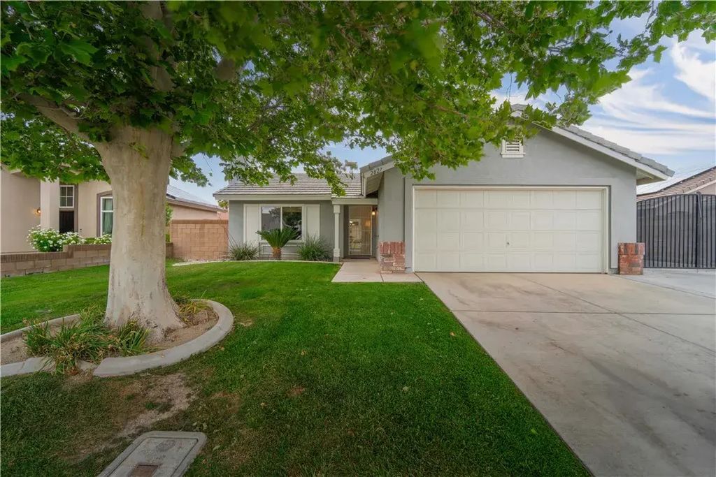 2827 W Milling, Lancaster