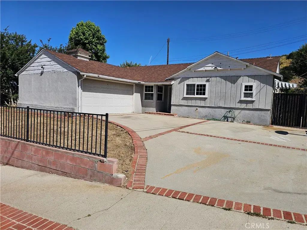 10211 Roscoe, Sun Valley