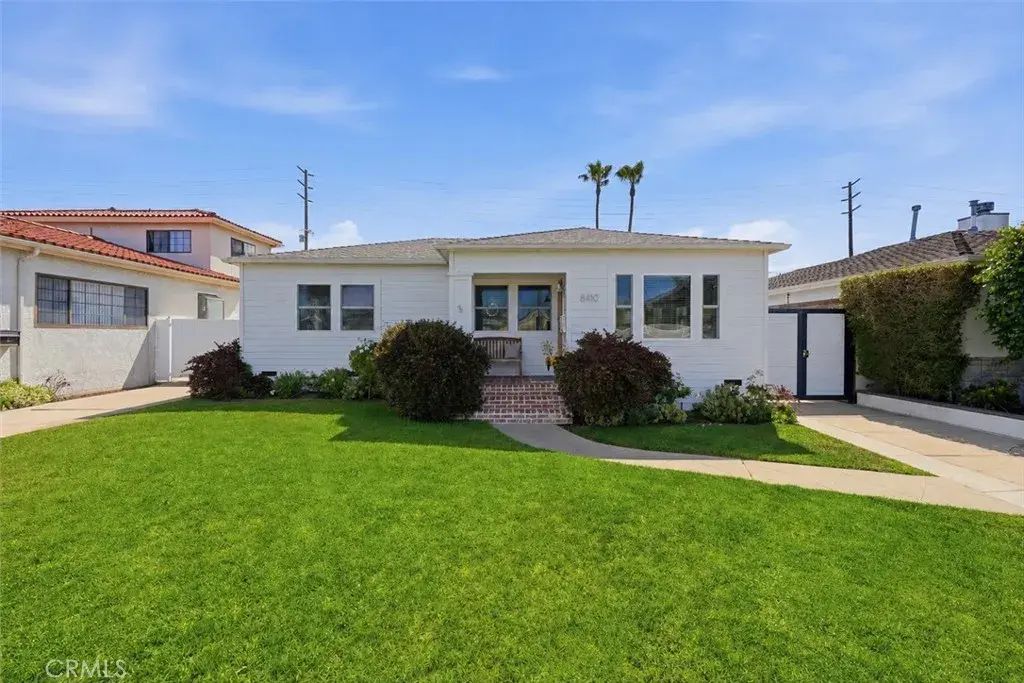 8410 Alverstone Avenue, Los Angeles