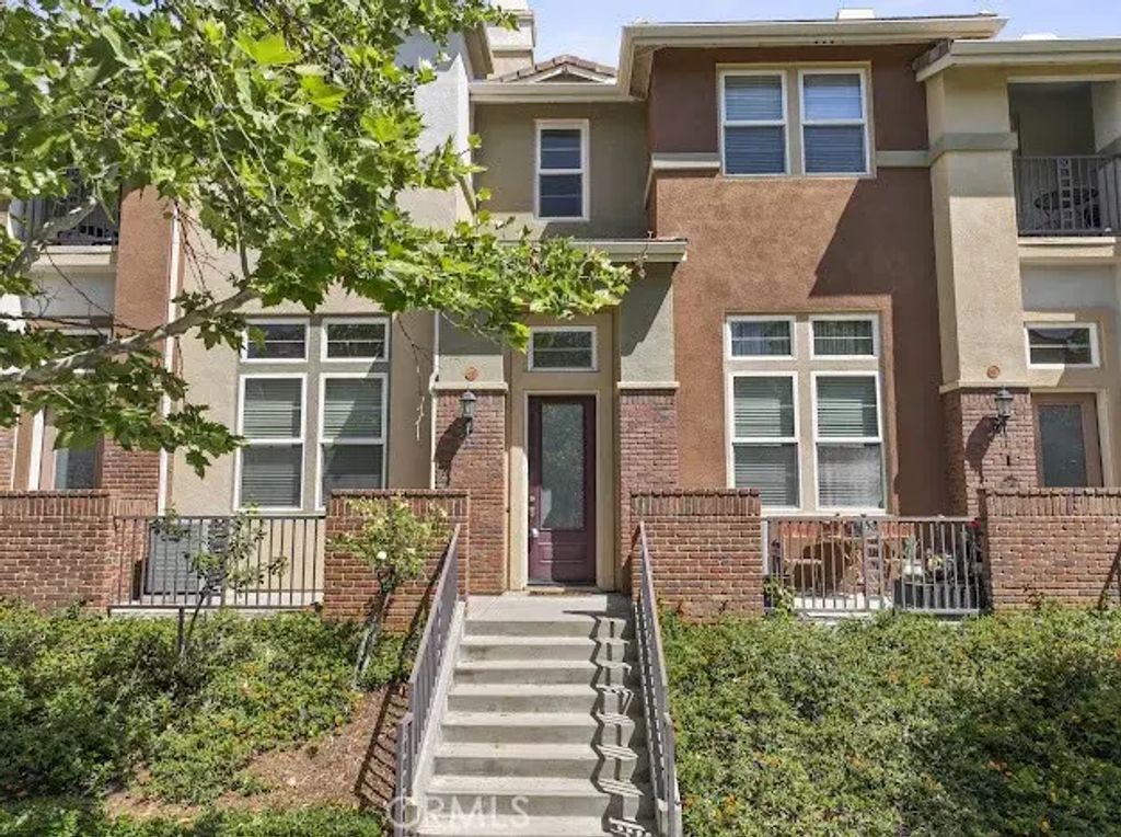 619 W 1st, Claremont