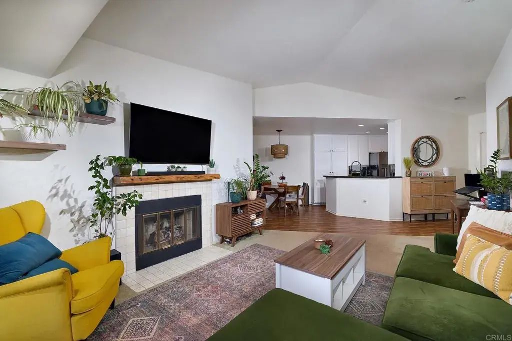 7027 Camino Degrazia 210, 