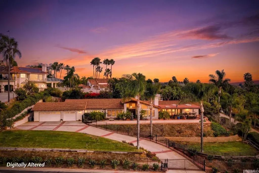 1817 Queens Way, Vista