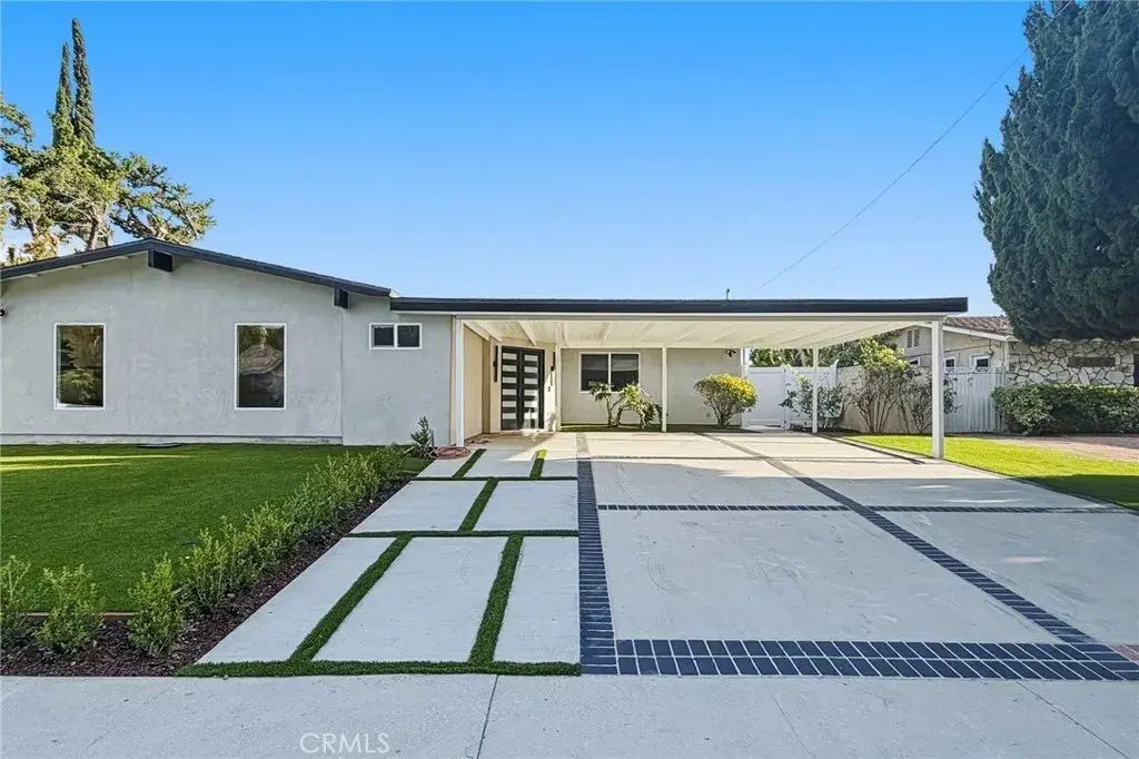24118 Highlander, West Hills