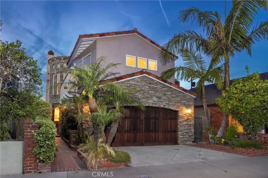 19 Geneva, Long Beach