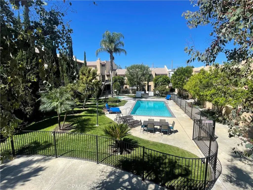 22038 Vanowen Street 103, Woodland Hills