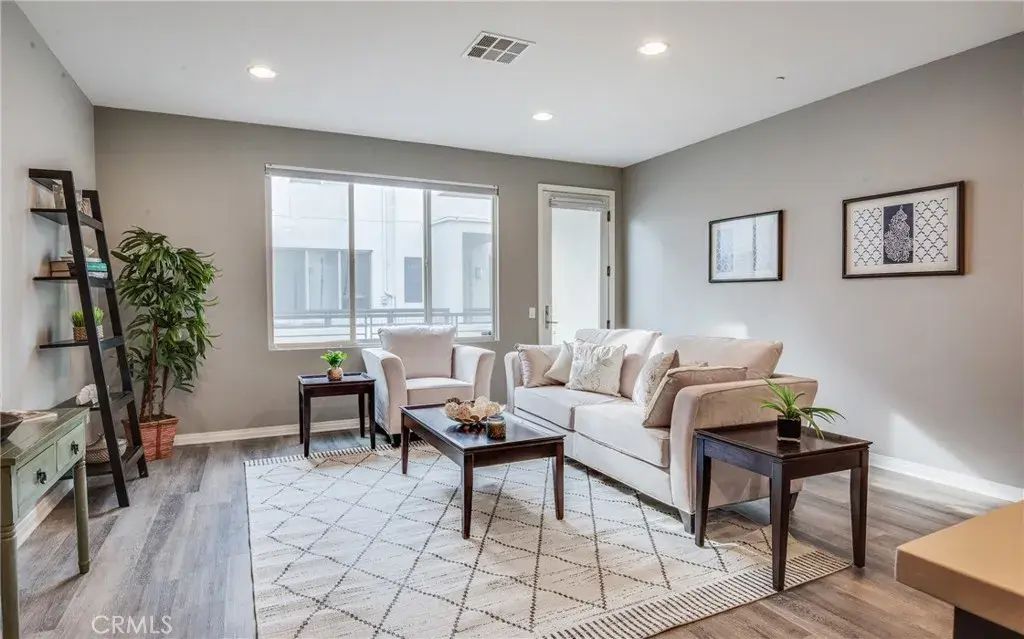 12921 Mission 102, Hawthorne