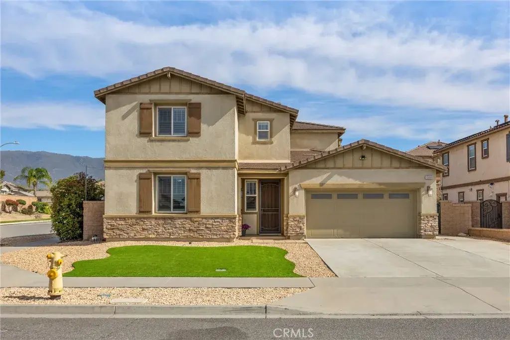 15996 Cascade, Fontana