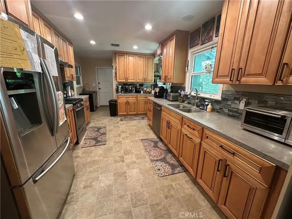 7300 Etiwanda, Reseda