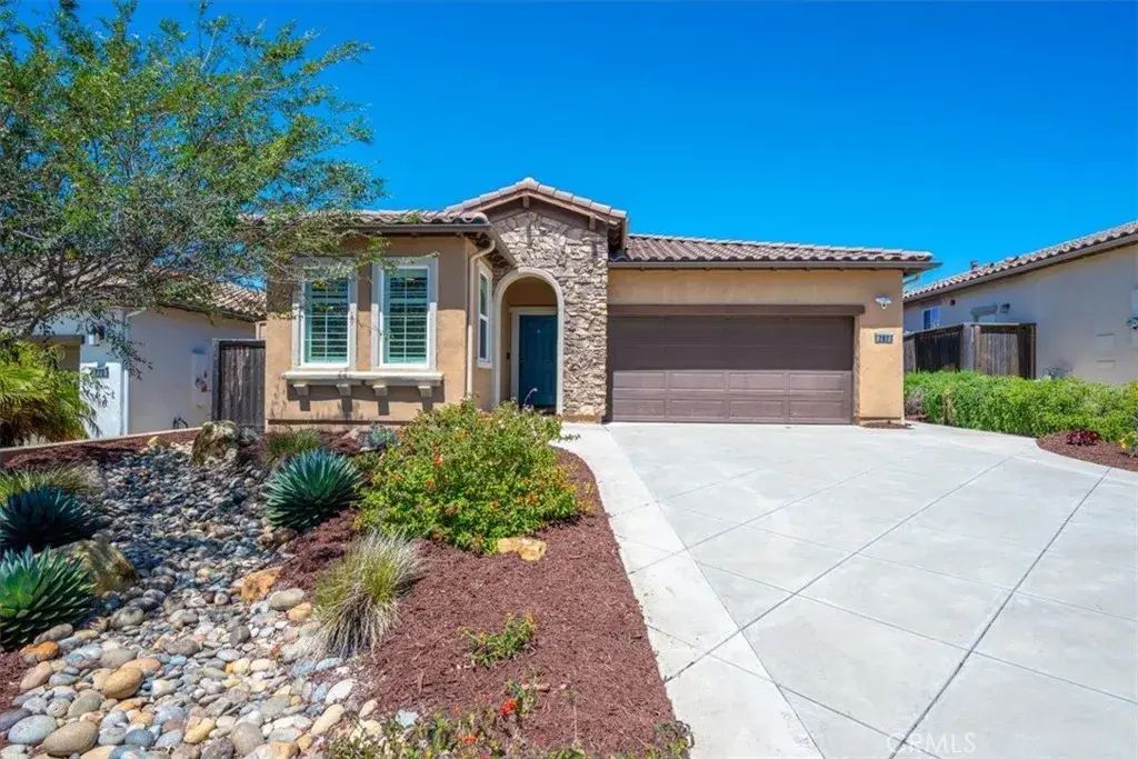 787 Mahogany, Santa Maria