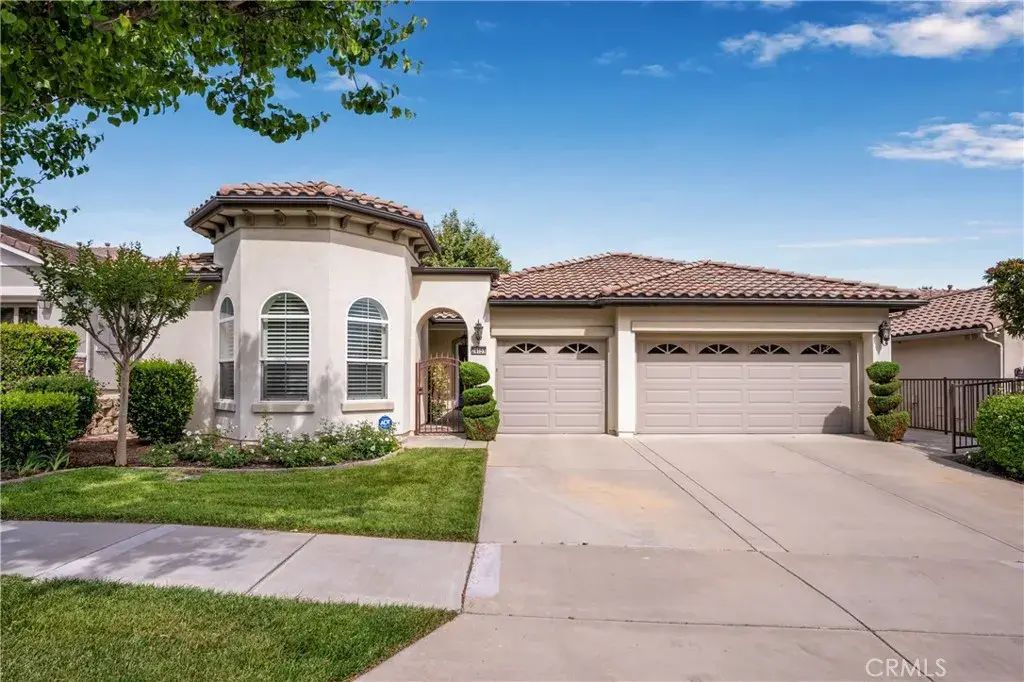 24151 Whitetail, Corona