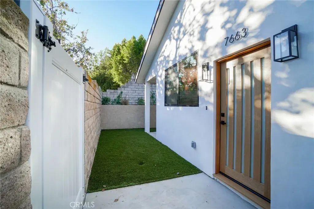 7663 Maestro, West Hills