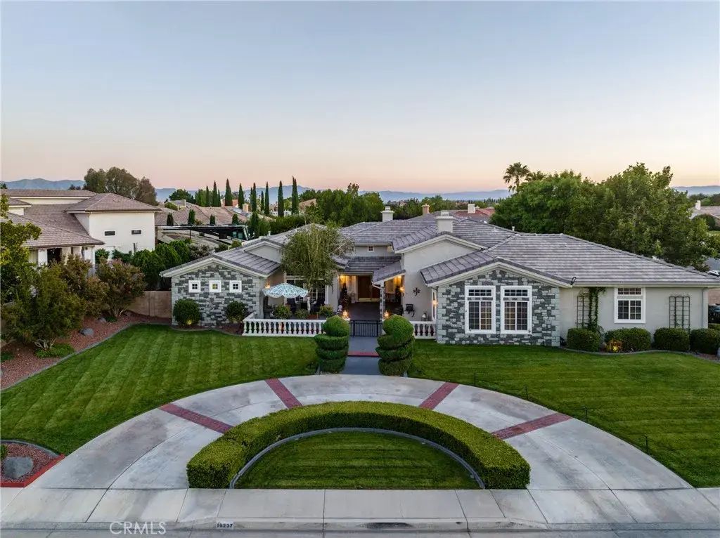 19237 Estancia, Apple Valley
