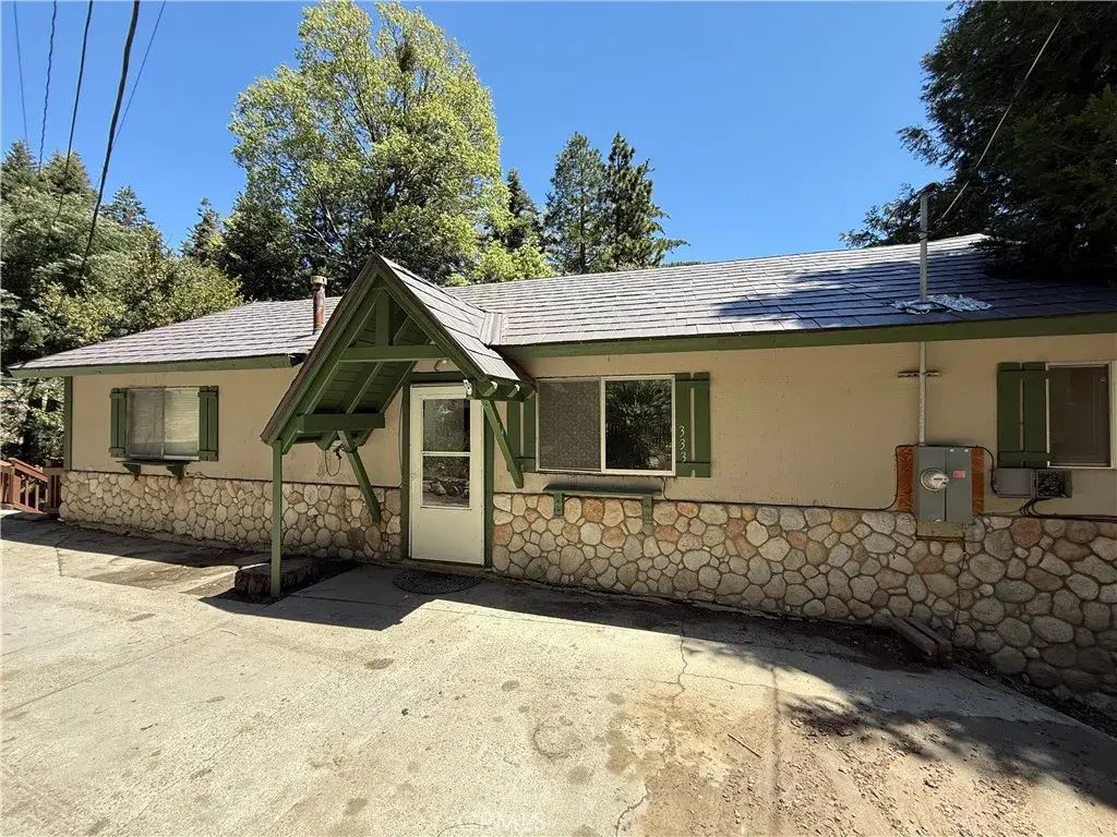 333 La Casita Dr, Twin Peaks