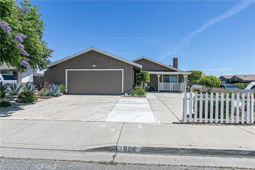 1806 Woodlawn, Santa Maria