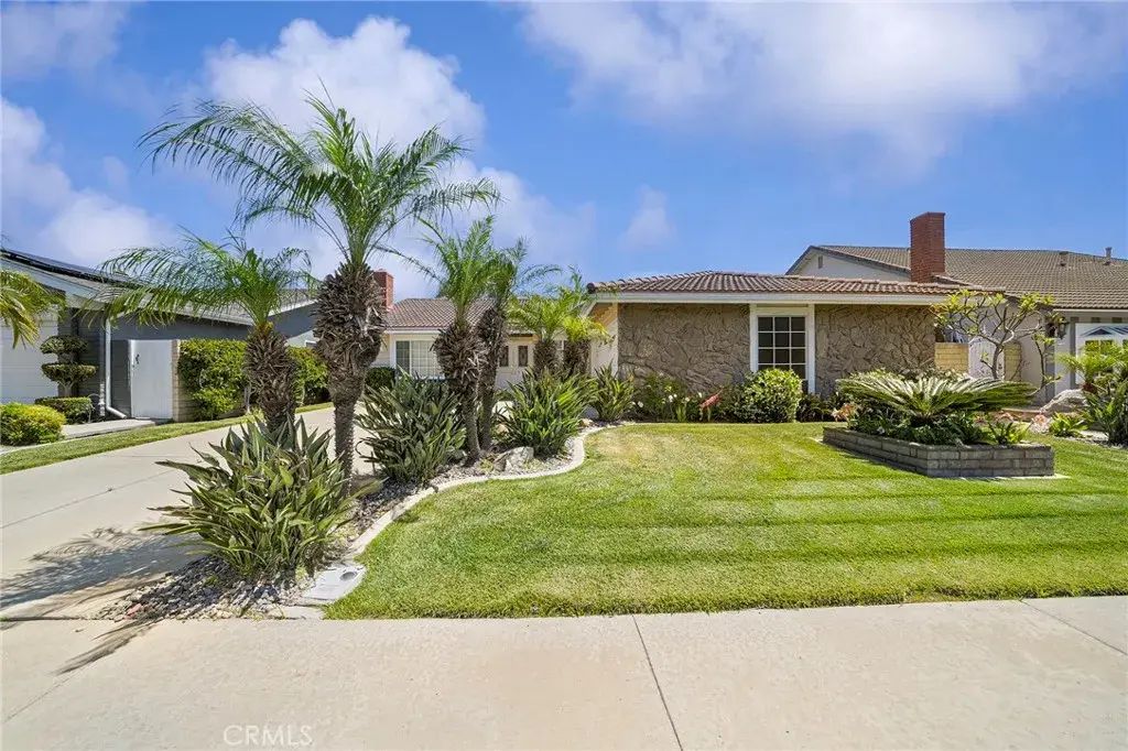 16126 Challis, Fountain Valley