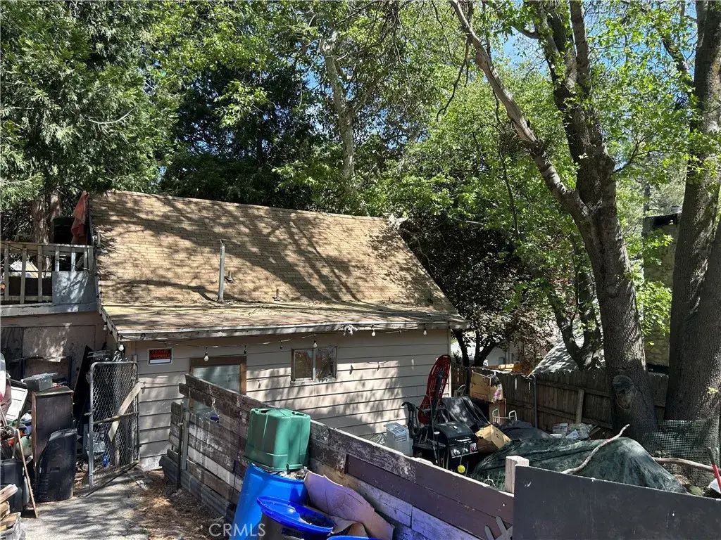 519 Acacia, Crestline