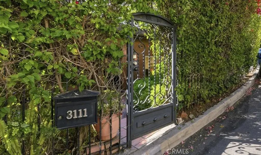 3111 Hollyridge Drive, Los Angeles