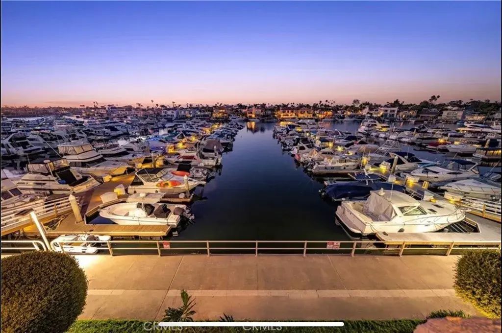 4165 Warner Avenue 202, Huntington Beach