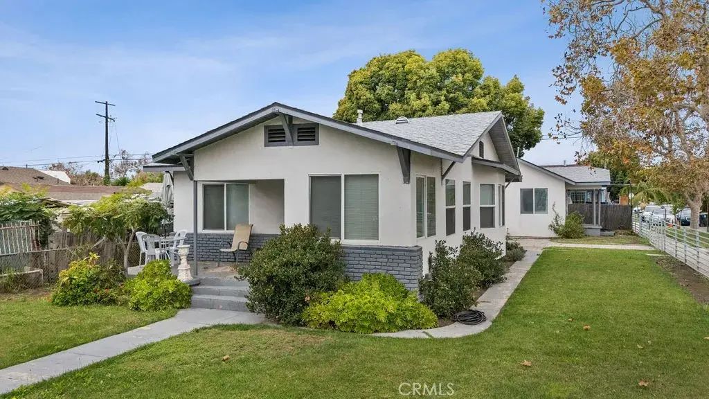 1301 W 60th Place, Los Angeles
