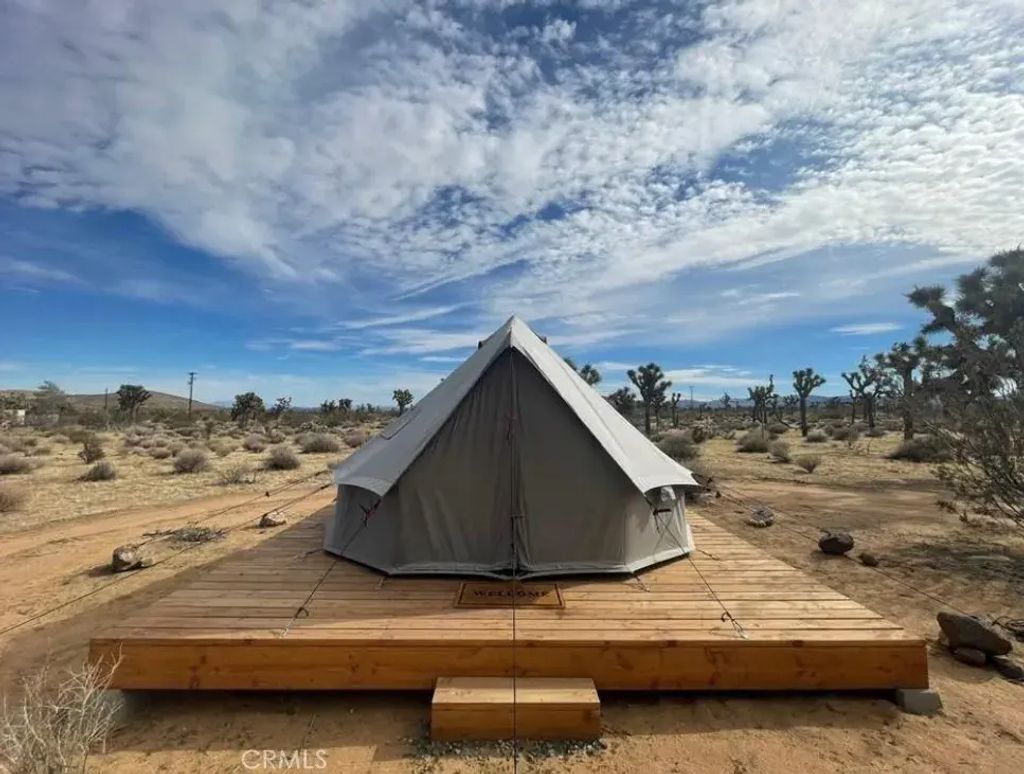 La Brisa, Yucca Valley