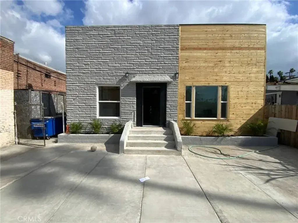 4804 S Van Ness, Los Angeles