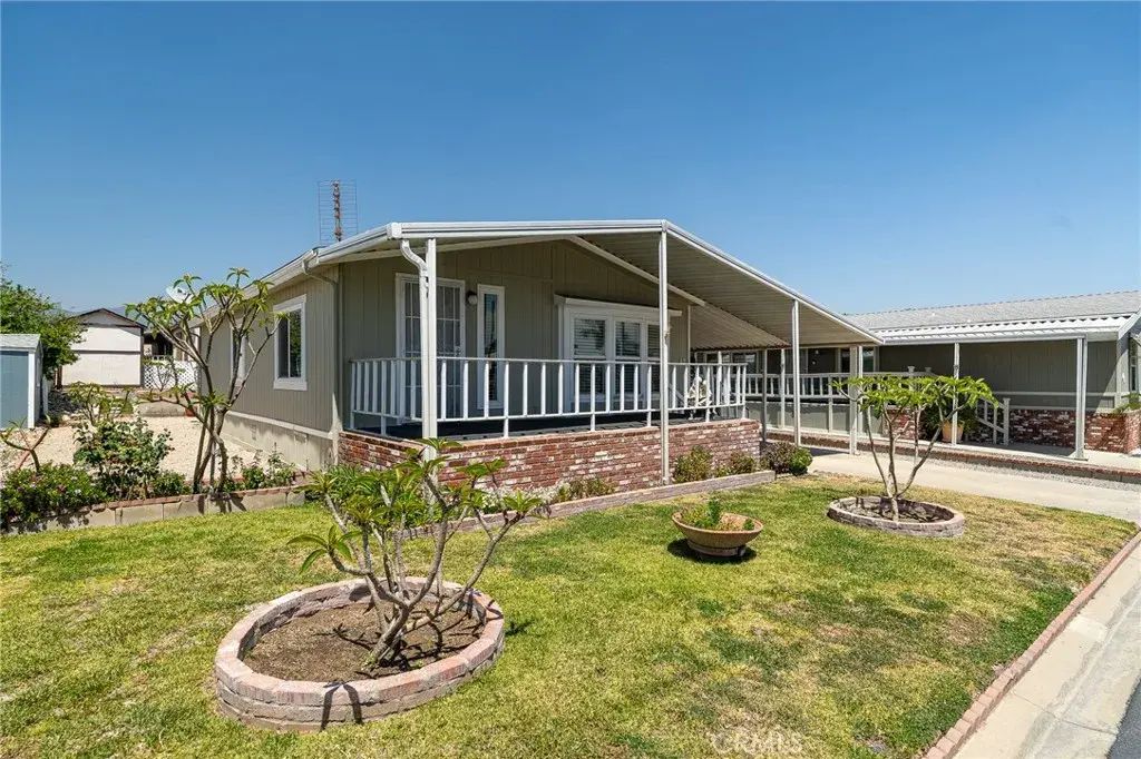 2598 Ayala 42, Rialto