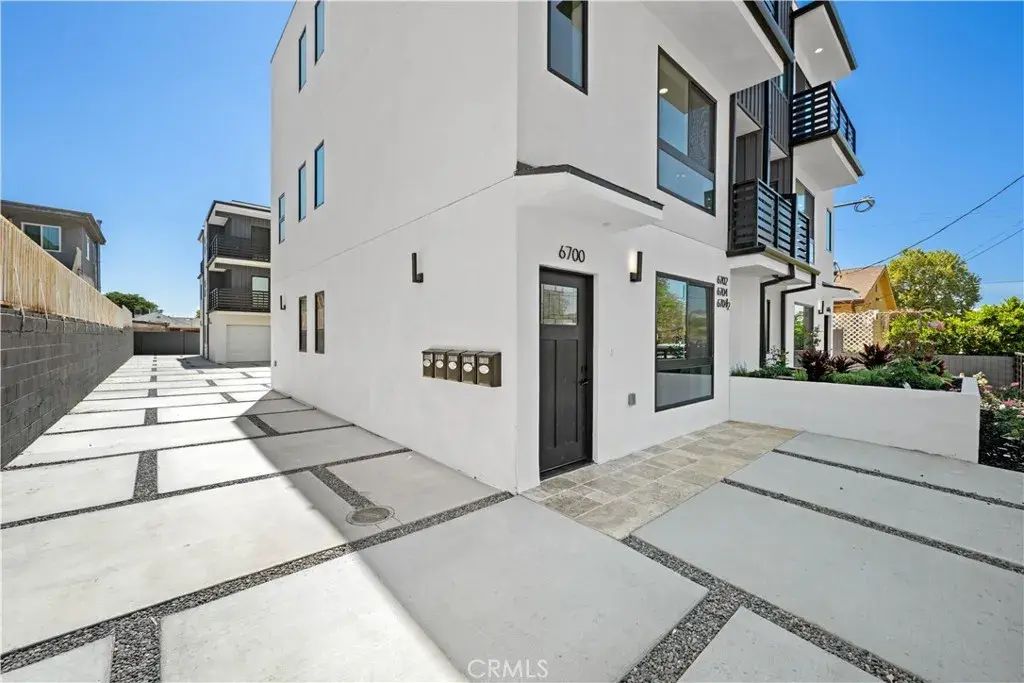 6704 Kester Avenue, Van Nuys