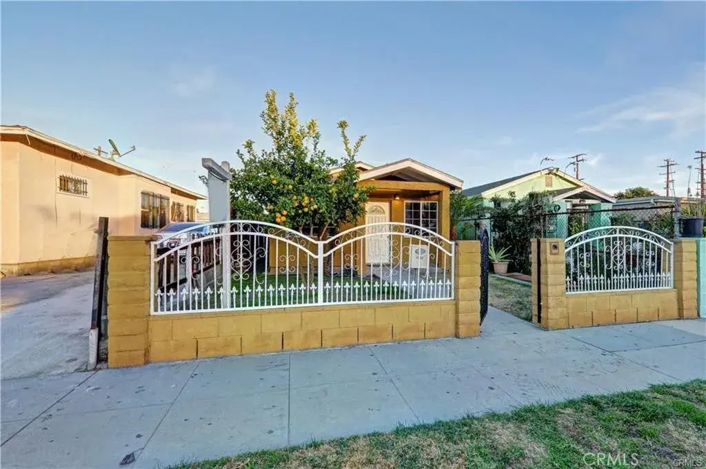 8622 S Fir Avenue, Los Angeles