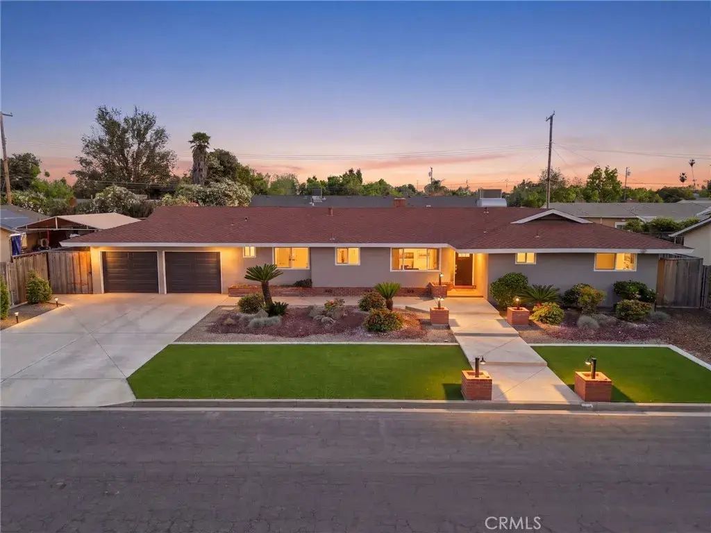 365 E Sycamore Drive, Hanford