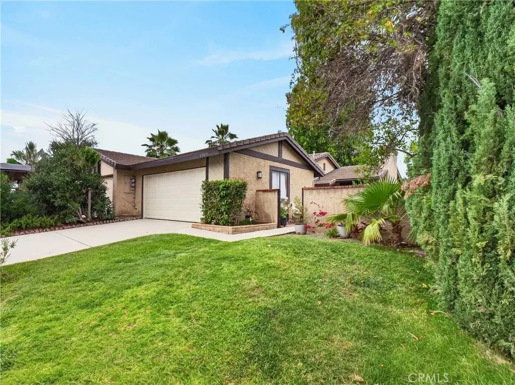 25819 El Gato Place, Valencia