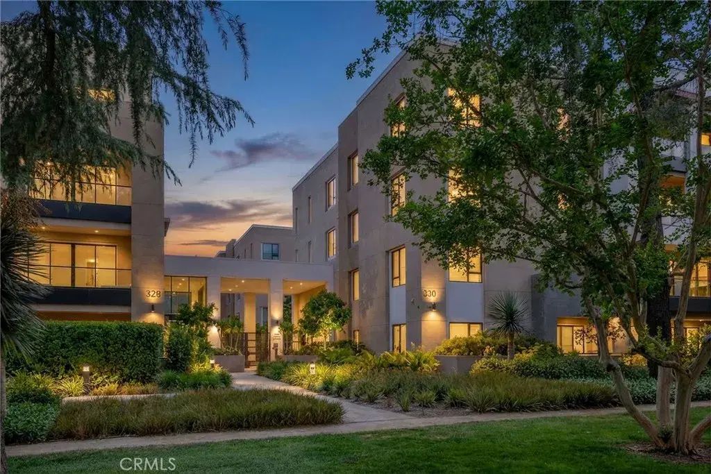 330 W Green 206, Pasadena