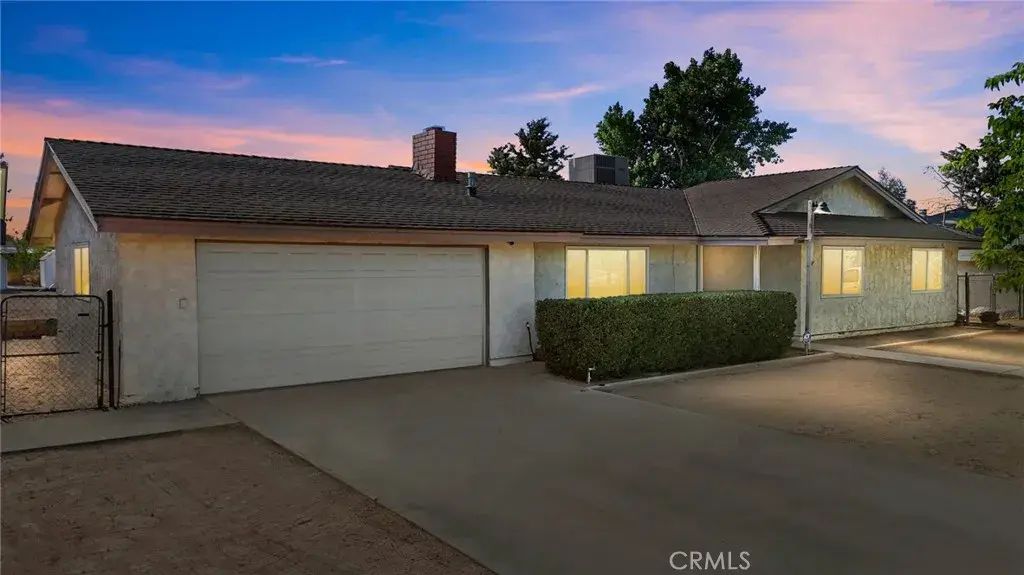 8932 Hickory, Hesperia