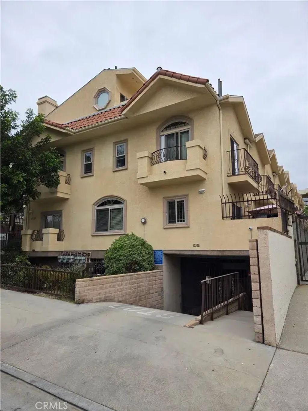 10220 Samoa Avenue 107, Tujunga
