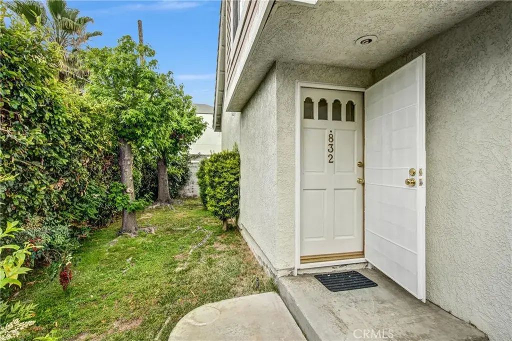 832 W Commonwealth Avenue, Alhambra