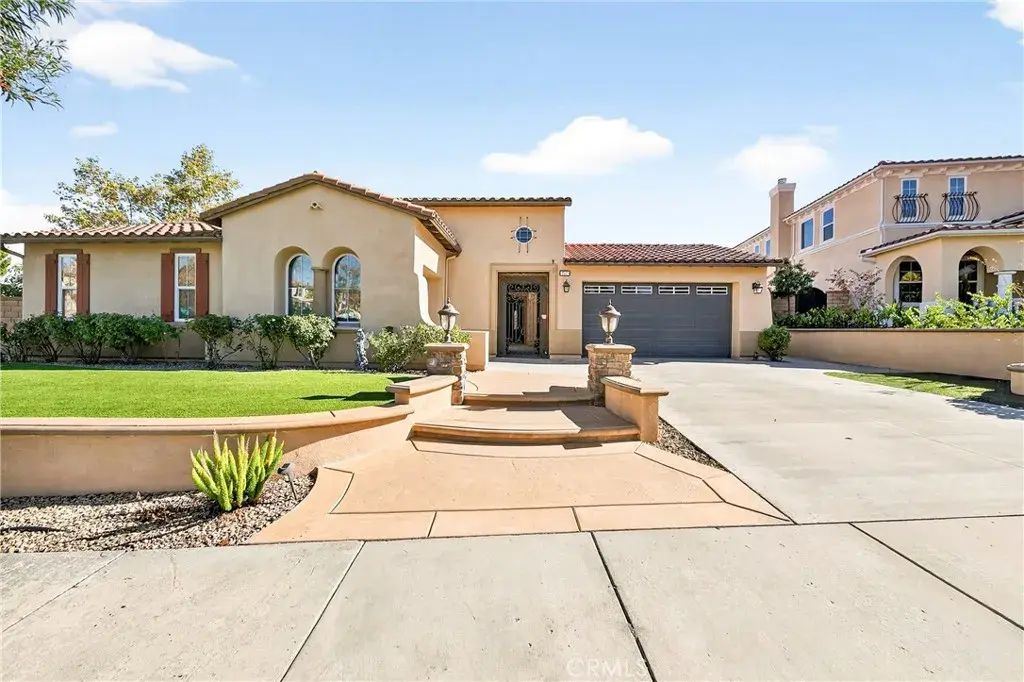 7837 Lady Banks, Corona