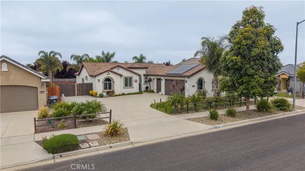 207 Dressler, Santa Maria